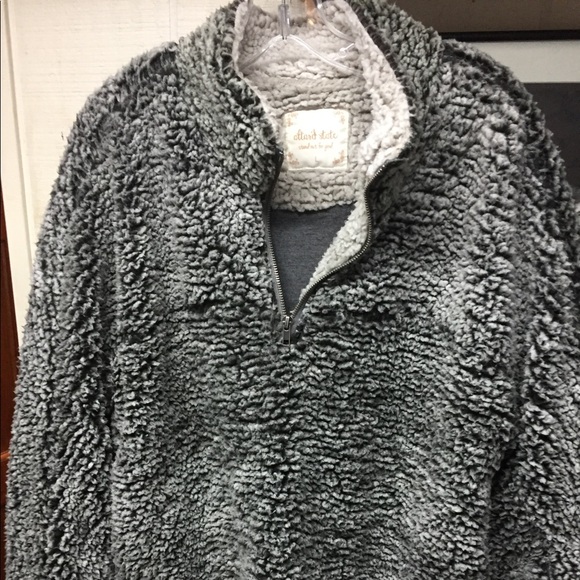 Altar'd State Tops - Beautiful 1/4 zip Sherpa pullover